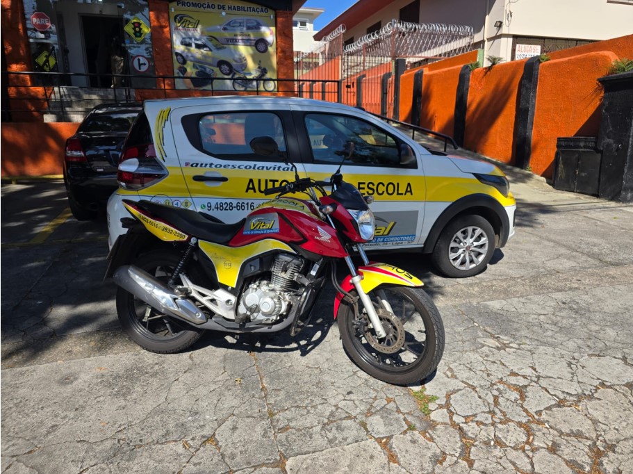 Moto de aula da Autoescola Vital para categoria A